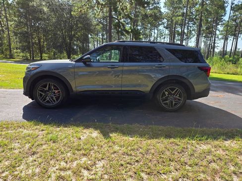 Used 2025 Ford Explorer ST-Line w/ Premium Package RWD image 2