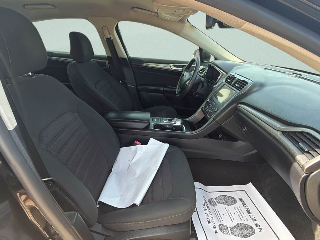 Used 2020 Ford Fusion SE FWD image 10