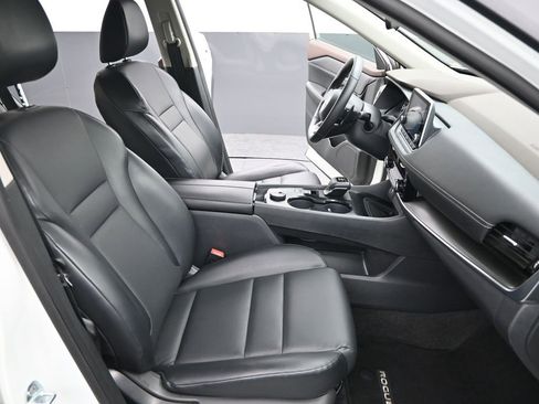 Used 2023 Nissan Rogue SV w/ SV Premium Package image 22