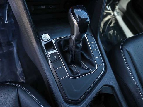 Certified 2022 Volkswagen Tiguan SE FWD image 19