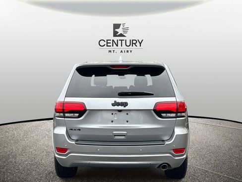 Used 2020 Jeep Grand Cherokee Altitude image 3