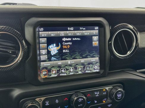 Used 2019 Jeep Wrangler Unlimited Sahara AWD/4WD image 22