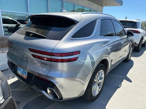 Used 2022 Genesis GV70 2.5T AWD/4WD image 5
