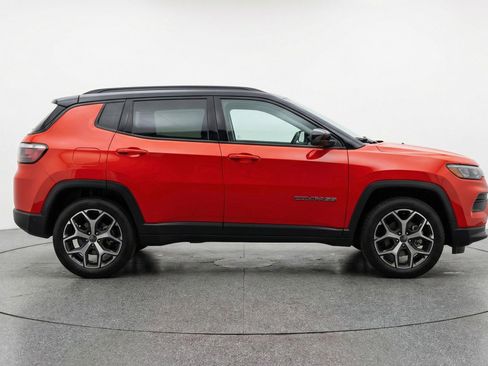 Used 2025 Jeep Compass Limited AWD/4WD image 11