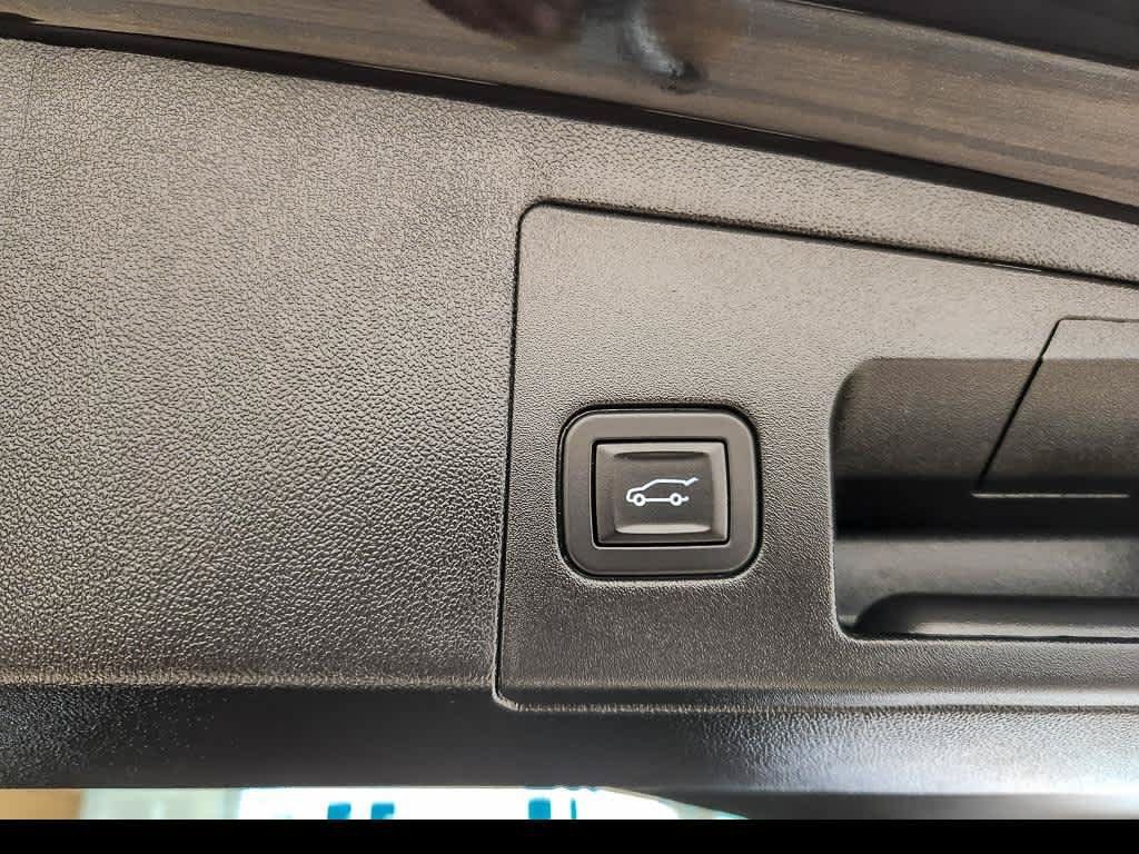 Certified 2025 Cadillac XT5 Premium Luxury w/ LPO, Floor Liner Package AWD/4WD image 24