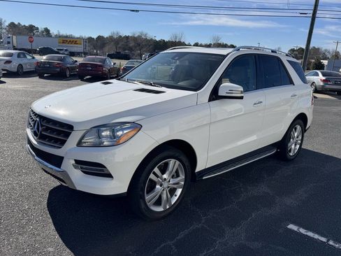 Used 2015 Mercedes-Benz ML 350 ML 350 4MATIC AWD 4dr SUV w/ Premium 1 Package image 3
