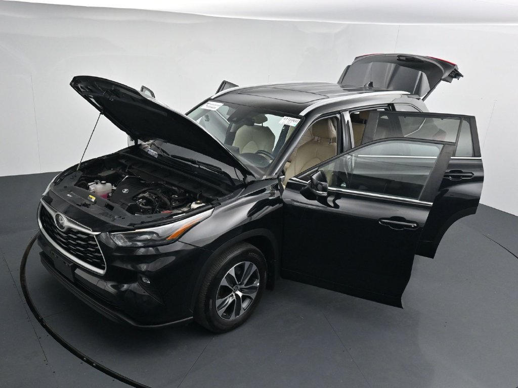 Used 2023 Toyota Highlander XLE AWD/4WD image 26