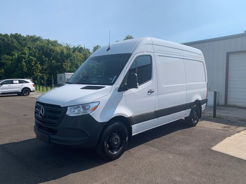 Used 2025 Mercedes-Benz Sprinter 2500 image 7