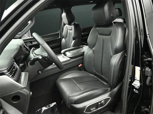 Used 2023 Jeep Wagoneer Series II image 12