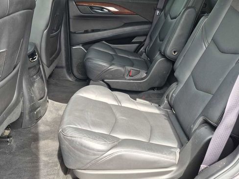 Used 2016 Cadillac Escalade Luxury AWD/4WD image 18