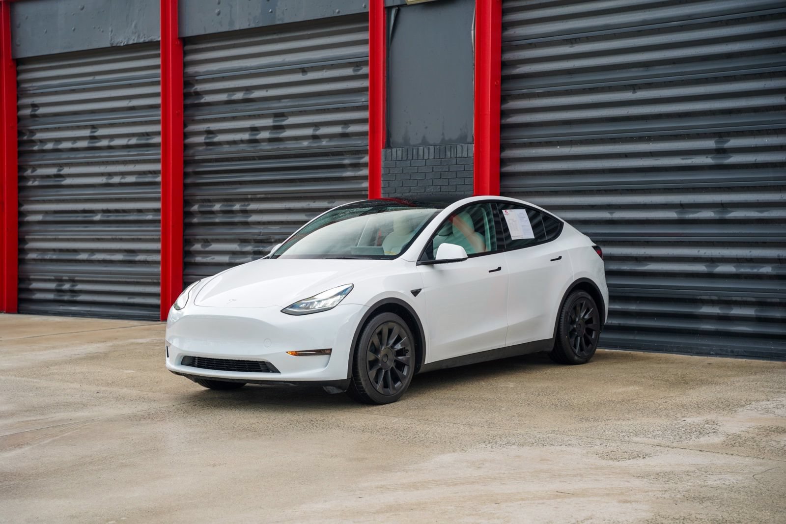 Used 2022 Tesla Model Y Long Range AWD/4WD image 1