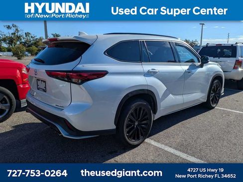 Used 2023 Toyota Highlander XSE AWD/4WD image 2