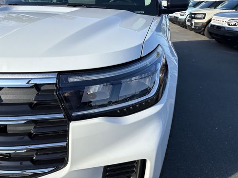 New 2026 Ford Explorer Active image 9