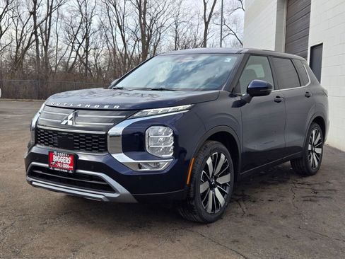 New 2026 Mitsubishi Outlander SE image 3