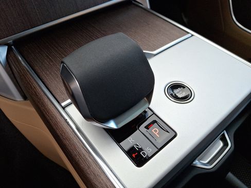 New 2026 Land Rover Range Rover SE image 12