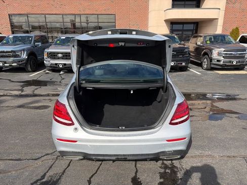 Used 2018 Mercedes-Benz E 400 4MATIC Sedan image 11