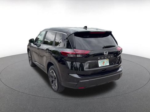 Used 2025 Nissan Rogue SV FWD image 11