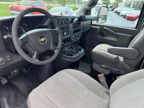 Used 2016 Chevrolet Express 4500 RWD image 13
