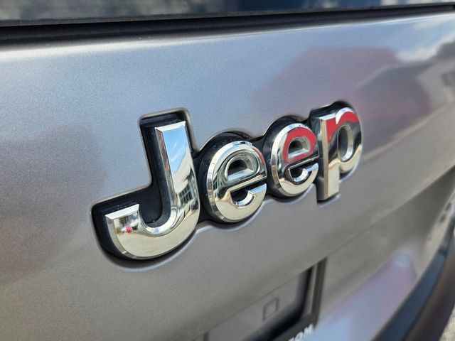 Used 2021 Jeep Cherokee Latitude FWD image 14