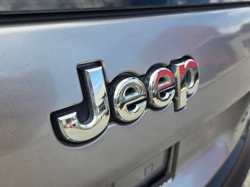Used 2021 Jeep Cherokee Latitude FWD image 14