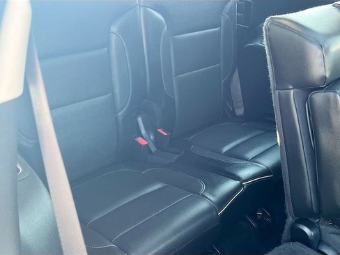 Used 2019 GMC Acadia Denali w/ Technology Package AWD/4WD image 28