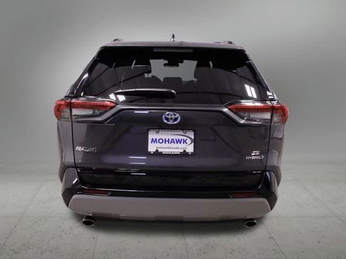 Used 2022 Toyota RAV4 SE w/ Convenience Package image 4