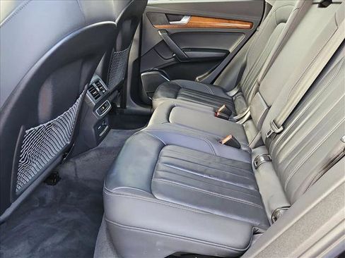 Used 2023 Audi Q5 Premium w/ Convenience Package image 18