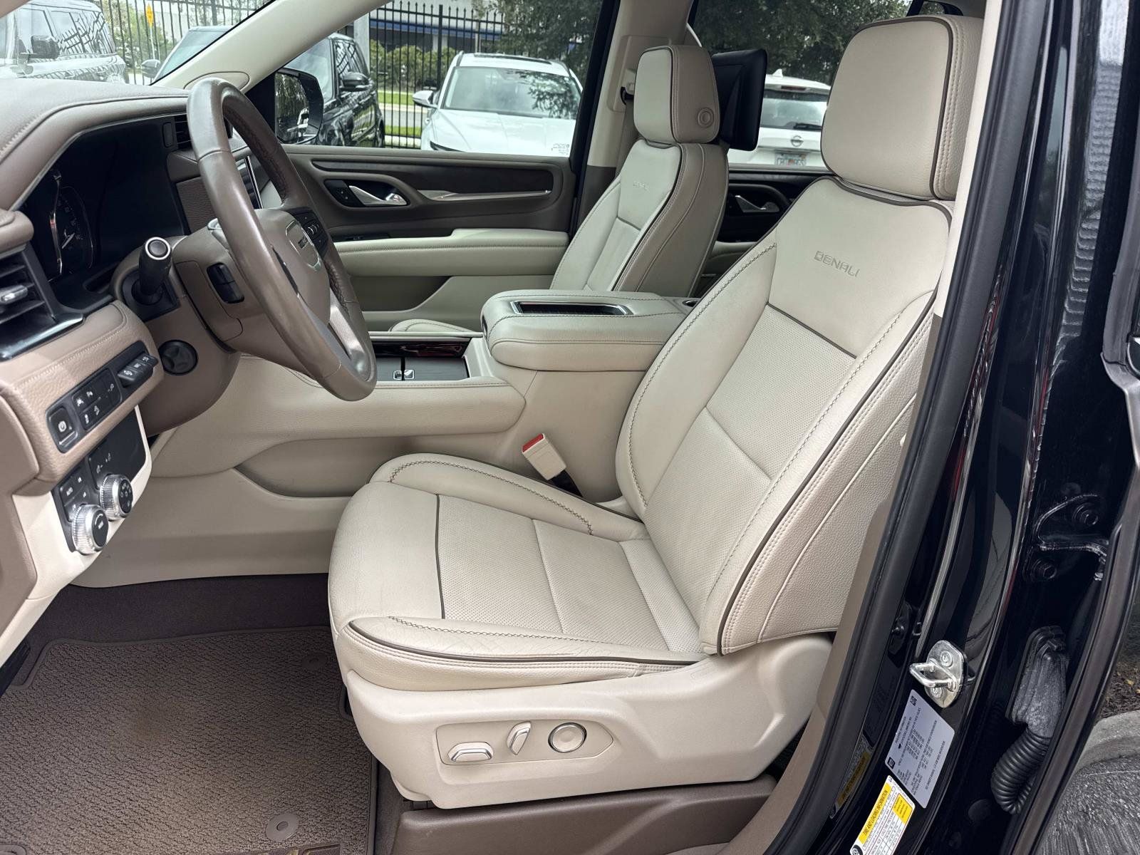 Used 2021 GMC Yukon Denali w/ Denali Premium Package AWD/4WD image 24