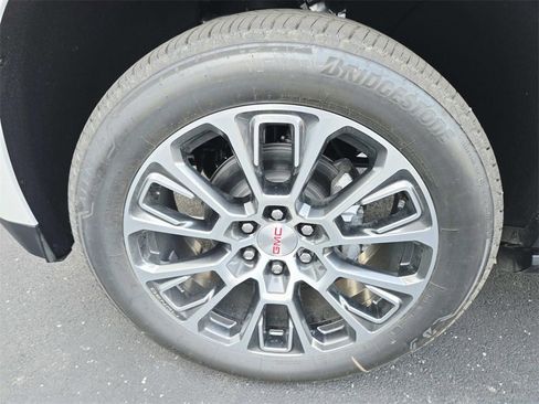 New 2025 GMC Yukon Denali w/ Denali Reserve Package image 24