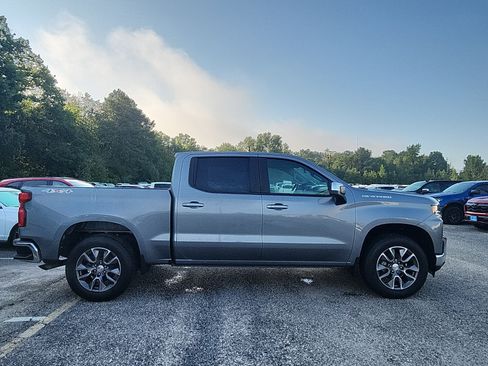 Used 2022 Chevrolet Silverado 1500 LT AWD/4WD image 6