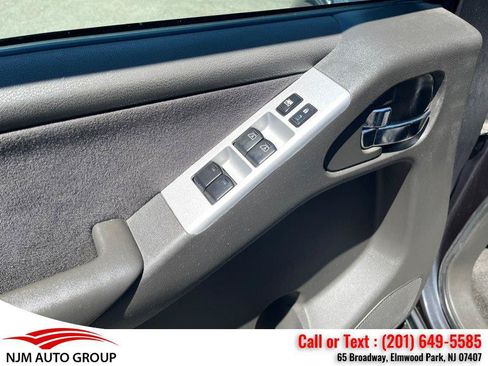 Used 2010 Nissan Pathfinder SE AWD/4WD image 15