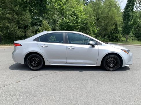 Used 2021 Toyota Corolla LE FWD image 8