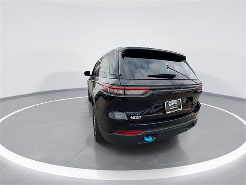 Used 2023 Jeep Grand Cherokee Trailhawk image 7