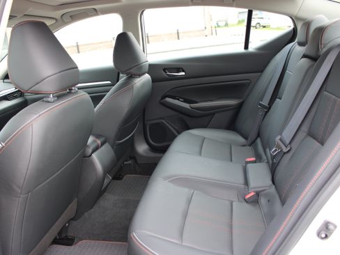 Certified 2024 Nissan Altima 2.5 SR w/ SR Premium Package AWD/4WD image 9