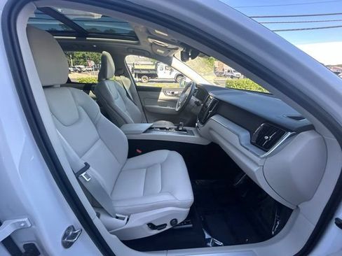 Used 2023 Volvo XC60 B5 Plus w/ Climate Package AWD/4WD image 15