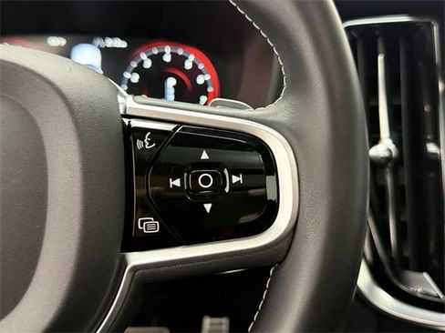 Used 2019 Volvo S60 T5 R-Design image 20