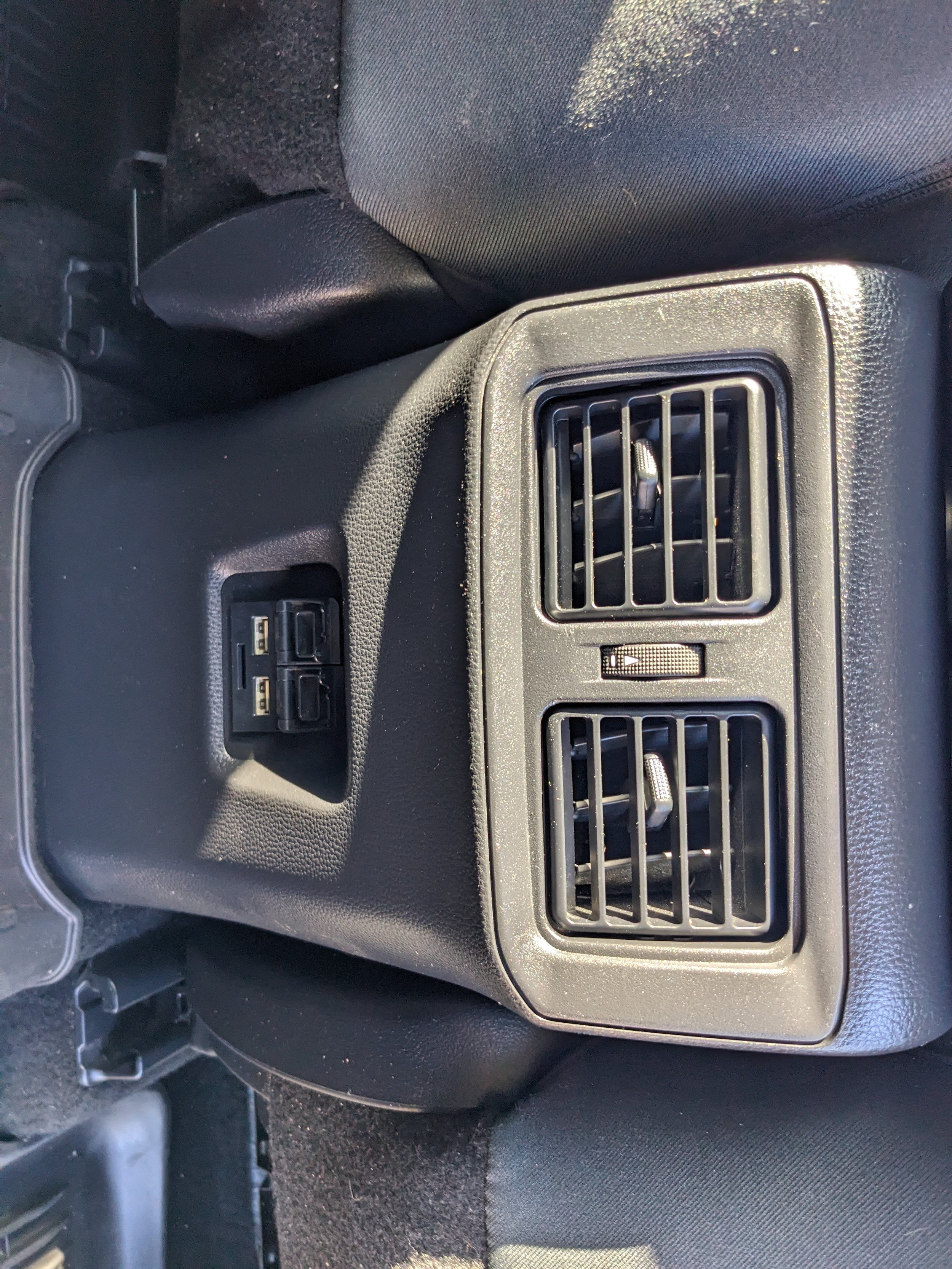 Used 2021 Toyota RAV4 XLE AWD/4WD image 40