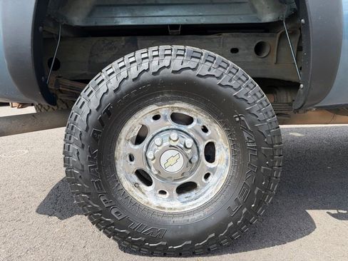 Used 2006 Chevrolet Silverado 2500 LT w/ Skid Plate Package AWD/4WD image 10