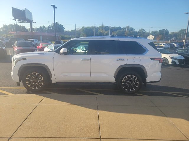 Used 2025 Toyota Sequoia Limited AWD/4WD image 4