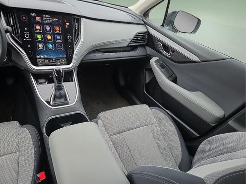 Used 2025 Subaru Outback Premium image 9