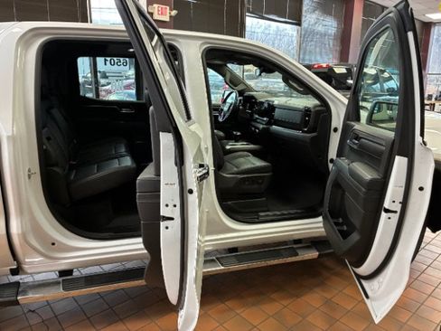 Used 2022 GMC Sierra 1500 SLT w/ SLT Premium Plus Package AWD/4WD image 27