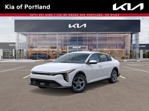 New 2025 Kia K4 LXS image 1