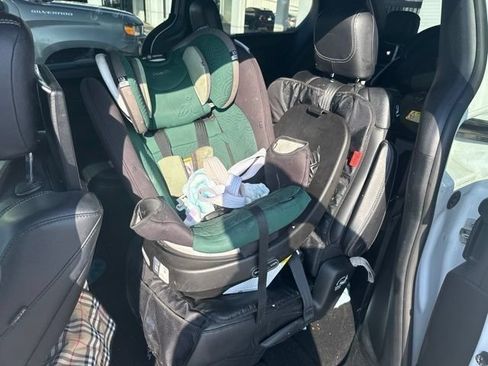 Used 2019 Chrysler Pacifica Touring-L Plus w/ Advanced Safetytec Group FWD image 33