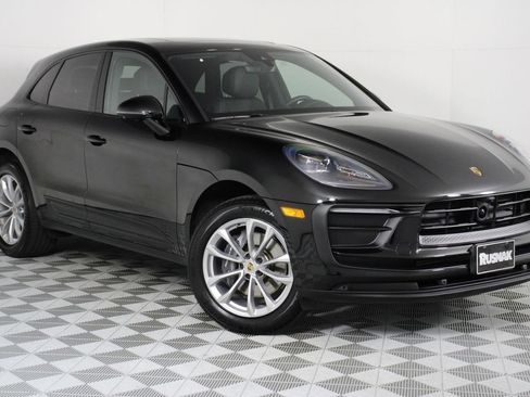 Certified 2026 Porsche Macan AWD/4WD image 9
