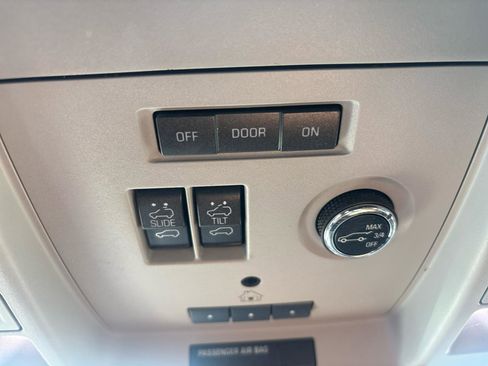 Used 2018 Chevrolet Suburban Premier image 28