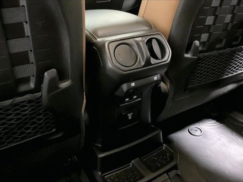 Used 2021 Jeep Wrangler Unlimited Rubicon AWD/4WD image 34