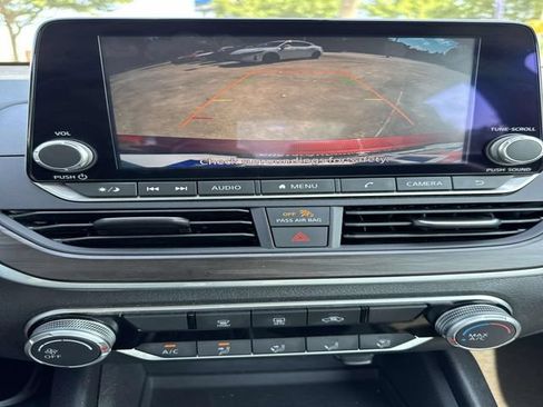 Used 2025 Nissan Altima 2.5 SV FWD image 31