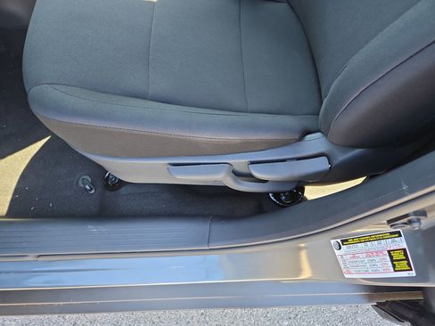 New 2025 Nissan Kicks Play S image 31