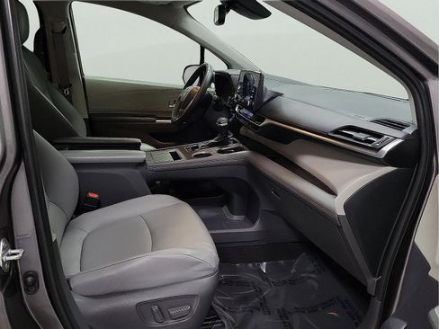 Certified 2021 Toyota Sienna XLE image 14