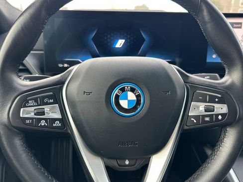 Used 2023 BMW i4 eDrive40 image 25